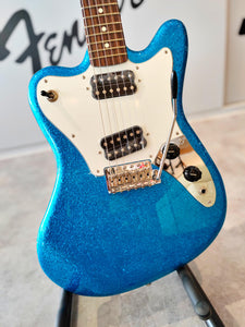Keindahan Rock 'n' Roll: Gitar Elektrik Fender Japan Ltd Ed Super Sonic dalam Blue Sparkle