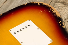 [PREORDER] Fender Custom Shop 1960 Stratocaster Relic Electric Guitar w/Matching Peg, 3-Tone Sunburst