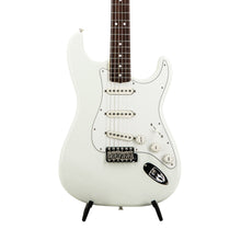 [PREORDER] Fender FSR Collection Traditional Late 60s Stratocaster Guitar, Maple FB, Olympic White