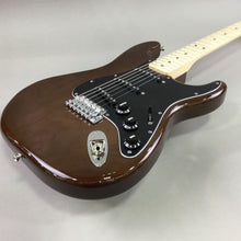 [PREORDER] Fender FSR Collection Traditional 70s Stratocaster Electric Guitar, Maple FB, Walnut