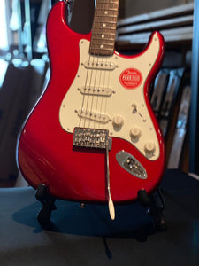 Squier Classic Vibe 60s Stratocaster Electric Guitar, Laurel FB, Candy Apple Red