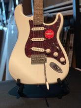 Squier Classic Vibe 70s Stratocaster Electric Guitar, Laurel FB, Olympic White