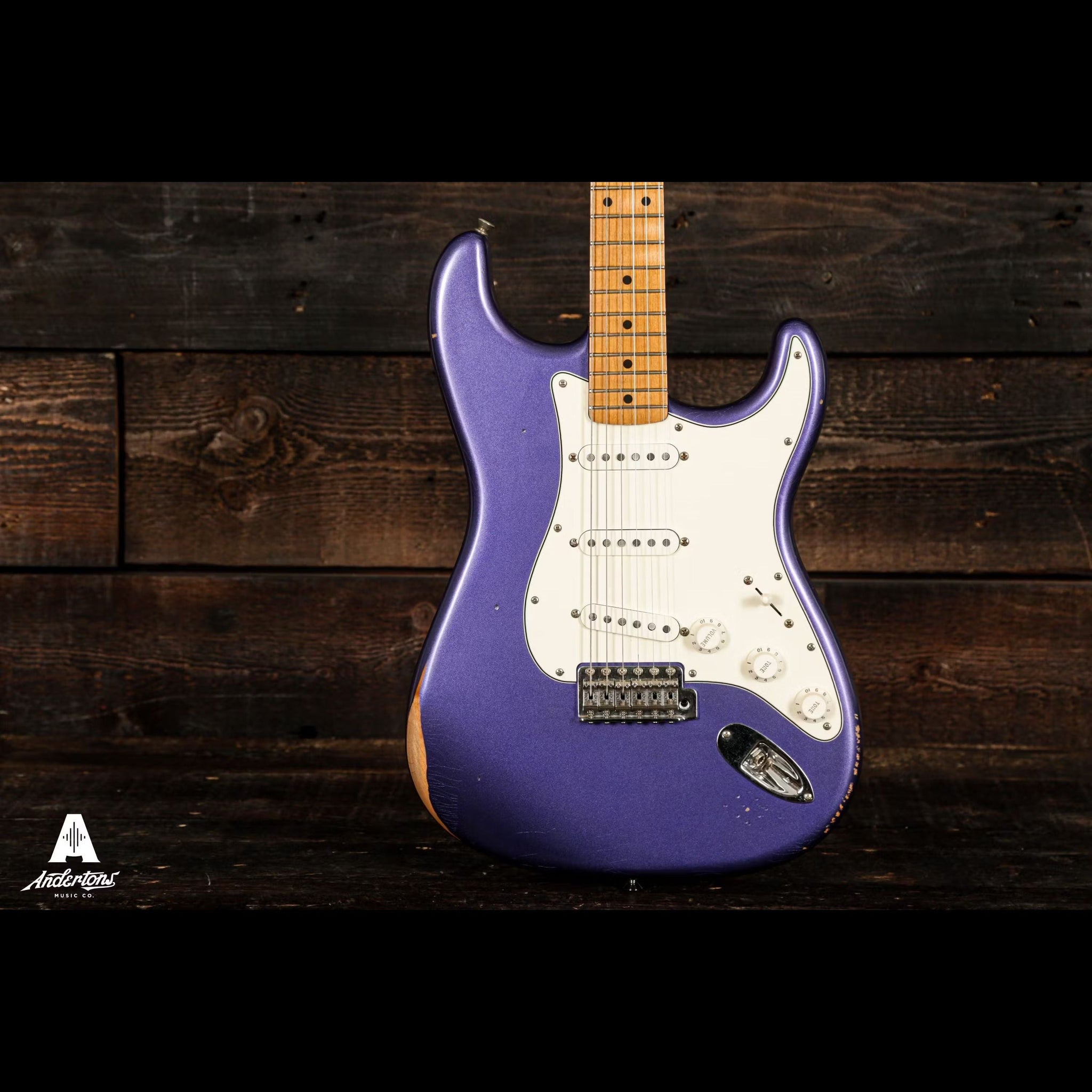 PREORDER Fender Vintera Road Worn Mischief Maker 1960 Stratocaster E Mahogany Music
