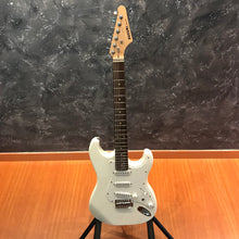 Suzuki SST5 White Electric Guitar