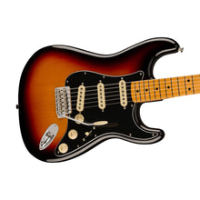 [PREORDER] Fender Vintera II 70s Stratocaster Electric Guitar, Maple FB, 3-Tone Sunburst